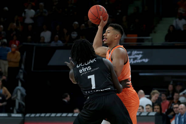 他的到来在 他的到来在